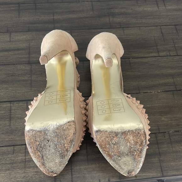 Bebe blush pink studded 5 1/2in heels, size 7 - Picture 7 of 9